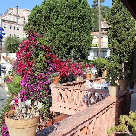 Hotel Villino Gallodoro 2*